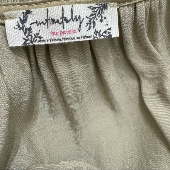 Free‎ People All Tucks Satin Bodysuit Flowy Olive Green Size Small Ballon Sleeve - Picture 9 of 11